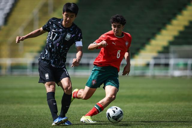 韩国队17号全佑镇是中场核心之一.jpg