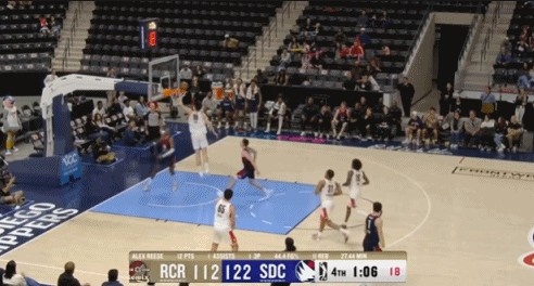 体育APP-防守确实好起来了!杨瀚森先送钉板大帽 随后贴防逼迫对手失误