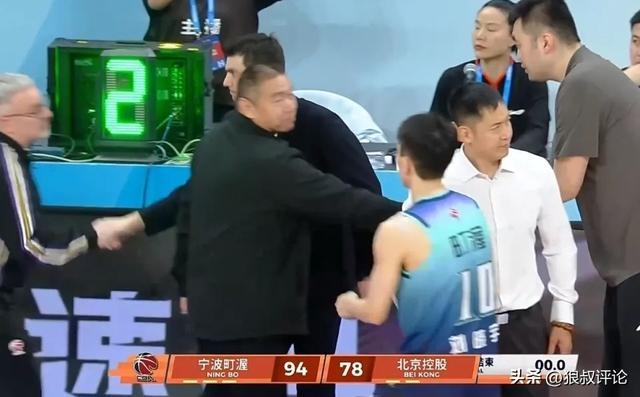 首页-张庆鹏：这个赛季满怀希望到经历各种困难 没有完成北京球迷的希望